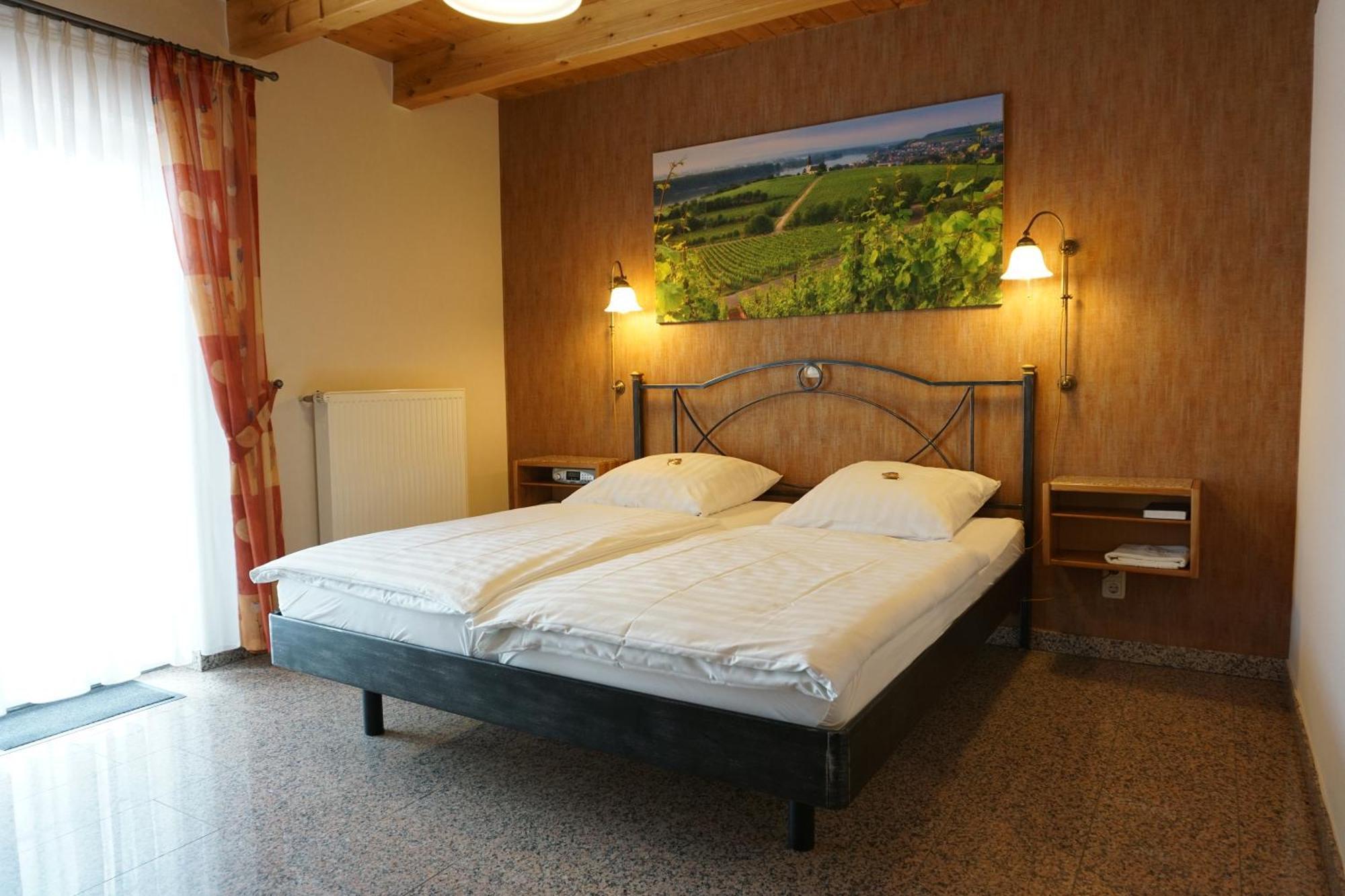 Weingut & Gaestehaus Julianenhof Nierstein Exterior foto